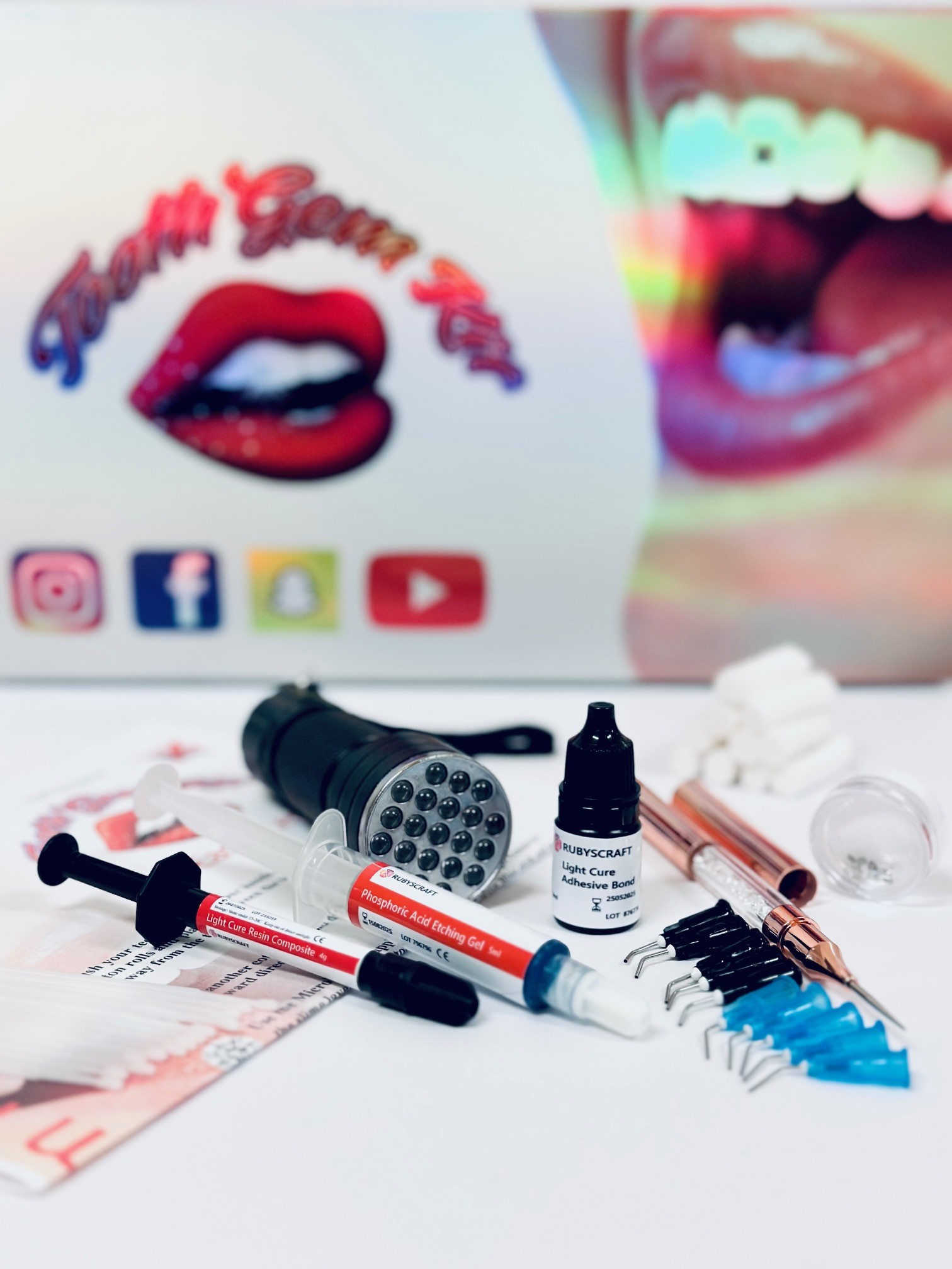 Do-It-Yourself Tooth Gem Kit (Semi-Permanent) – Swarovski Tooth